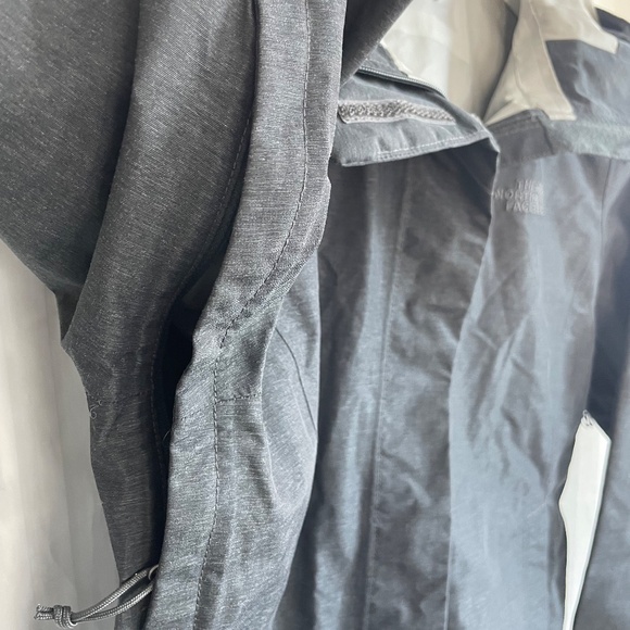 North Face Venture 2 Dryvent Jacket with Taped Seams, Gray, Women's Medium - Picture 4 of 12